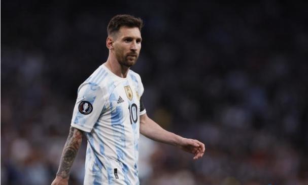 博维：喜欢穿球衣球裤 相信很快我就能重返赛场